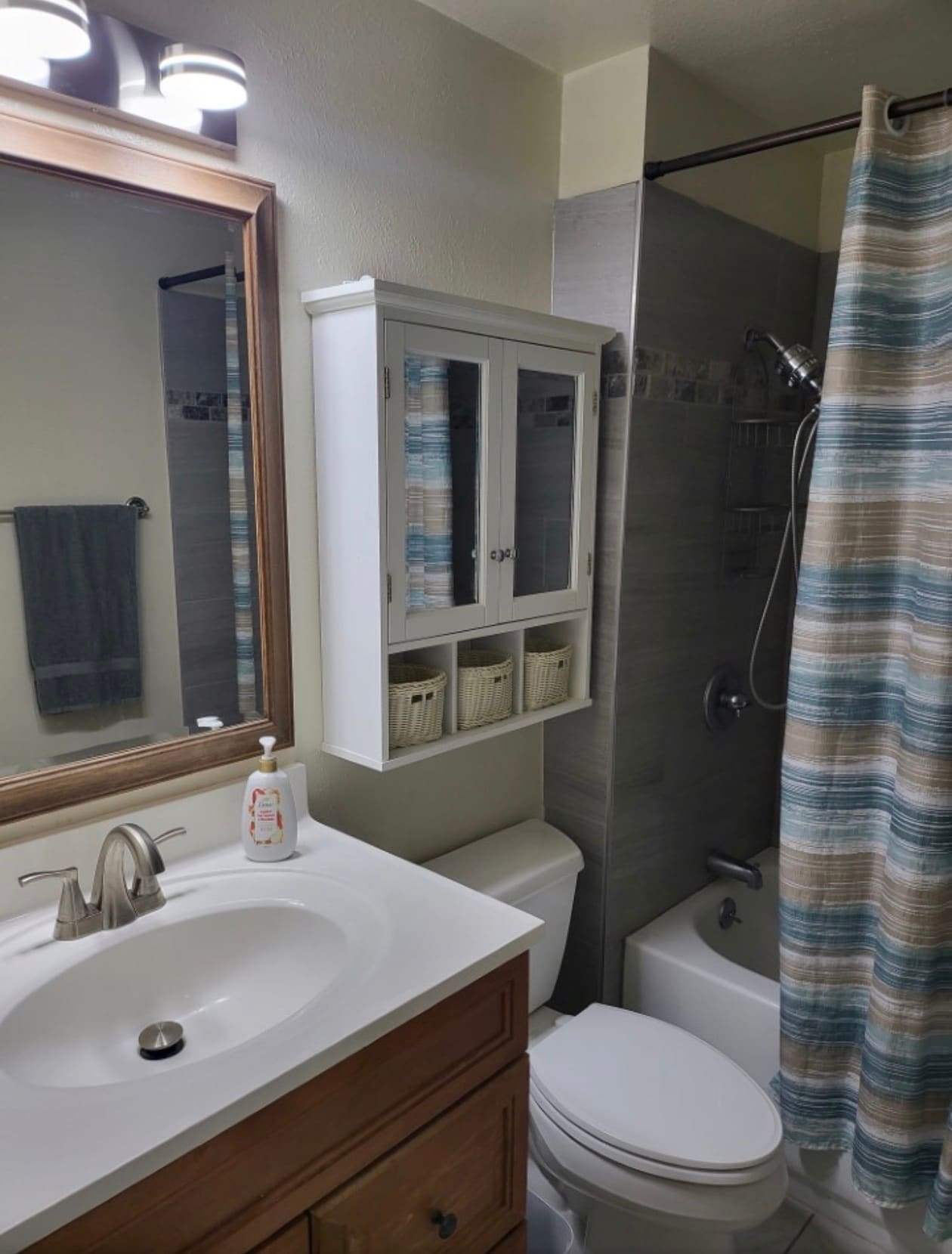 Updated full bath - 1205 Centaur Cir