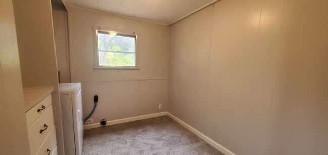 Building Photo - 1 Bedroom Mobile Home on 1 acre lot close to Tart Trail Leelanu Coutny