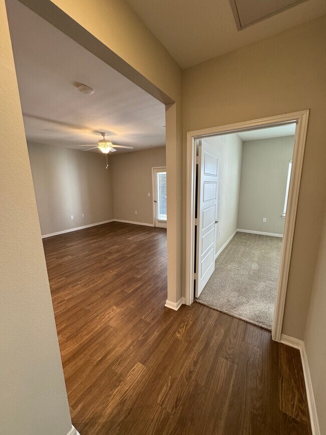 Building Photo - 412 Lndg Rdg Dr