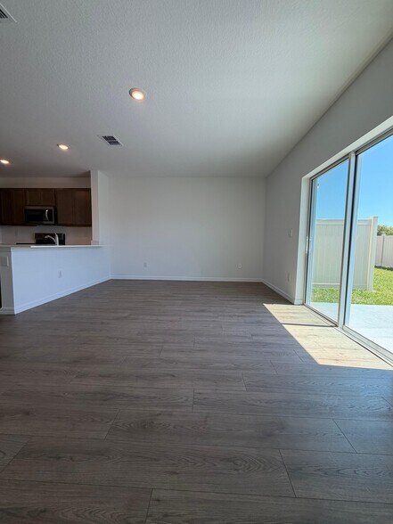 Building Photo - 17260 English Chestnut Way