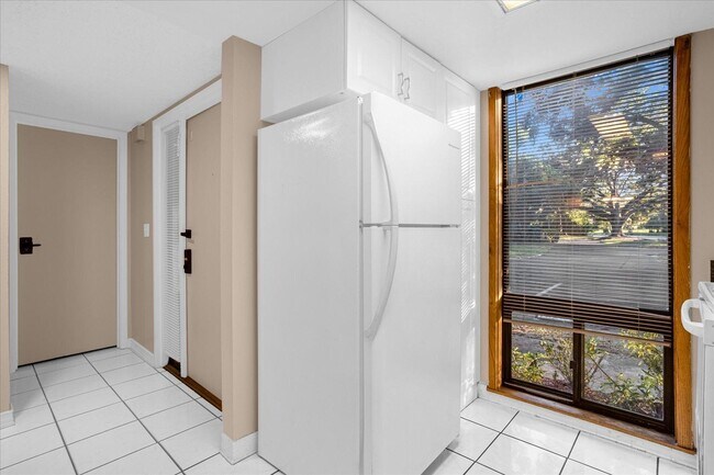 Building Photo - 411 Sheoah Blvd