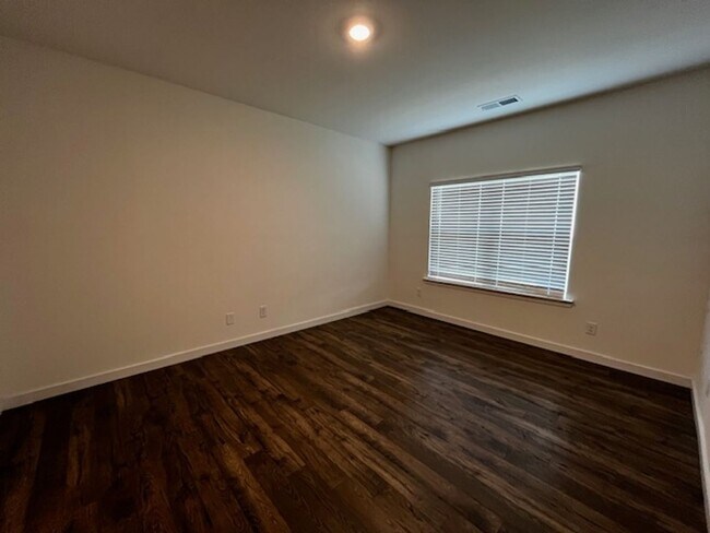 Building Photo - One level 4 Bed 3 Bath home built in 2024