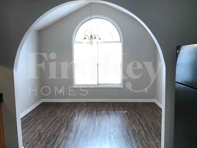 Building Photo - 8118 Birch Walk Dr