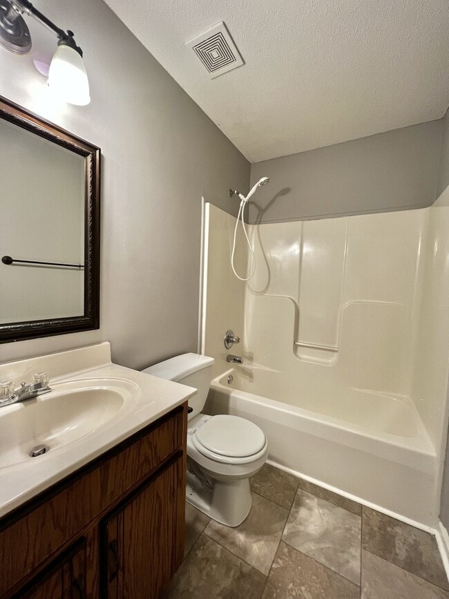 Building Photo - 229 Grassmire Dr