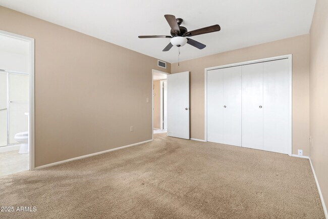 Building Photo - 10301 W Charter Oak Dr