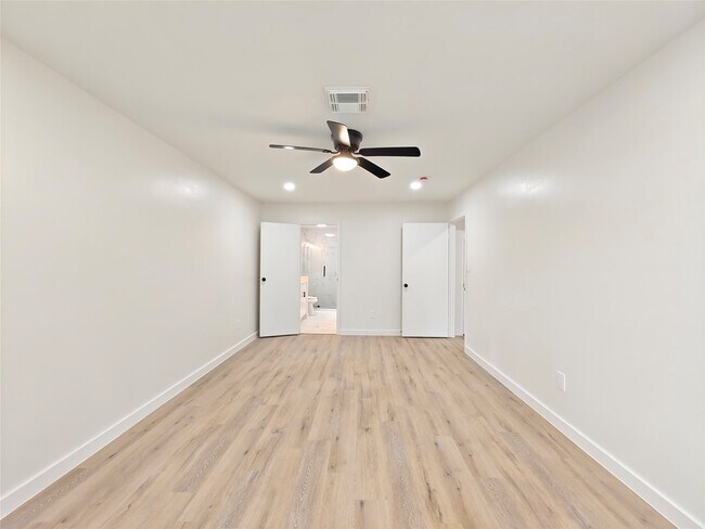 Building Photo - 4106 Clovernook Ln