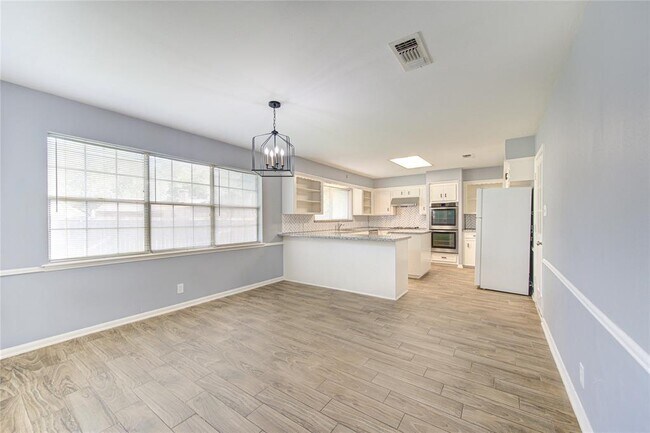 Building Photo - 1809 Lamar Dr