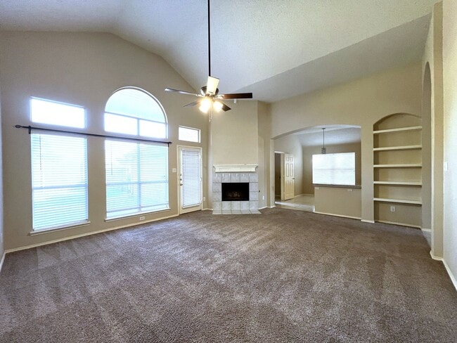 Building Photo - Incredible Home!