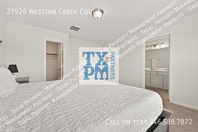 Building Photo - 27926 Western Crk Ct