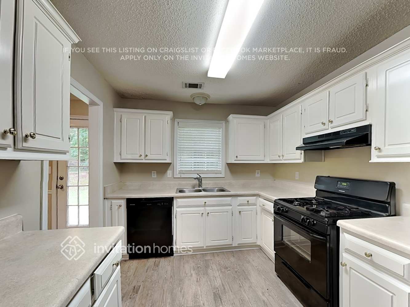 Building Photo - 10 Hawks Nest Ct