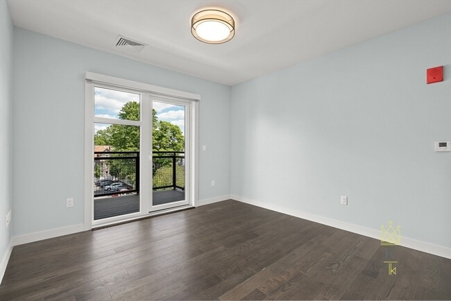 Building Photo - 54 Auburn St