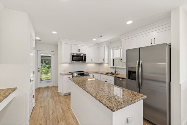 Building Photo - 221 E Moon Cir