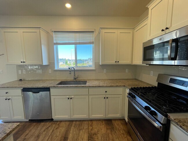 Building Photo - 4Bd/2.5Ba Gresham Home ~ Community Playgro...