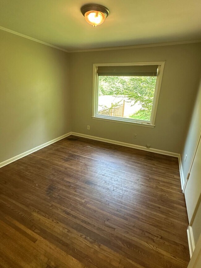 Building Photo - 3BD/1.5BA Home located in Colonial Acres!