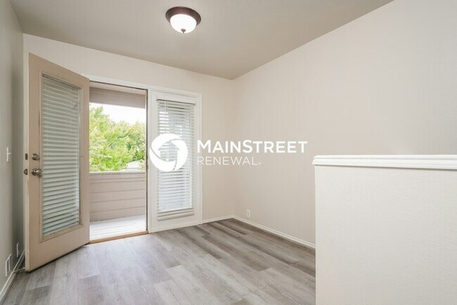 Building Photo - 2 Bedroom Pet-Friendly Home in Fort Worth, TX with Main Street Renewal