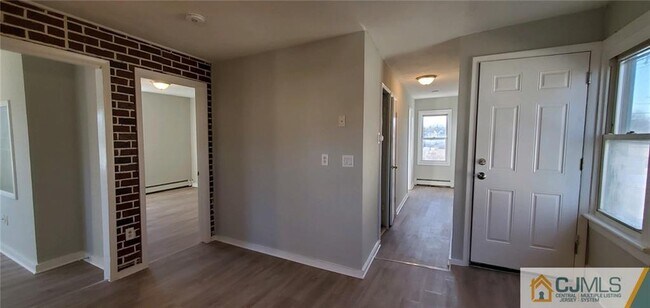 Building Photo - 1 Henry St