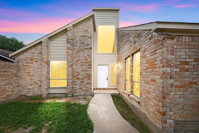 Building Photo - 12805 Westpark Dr