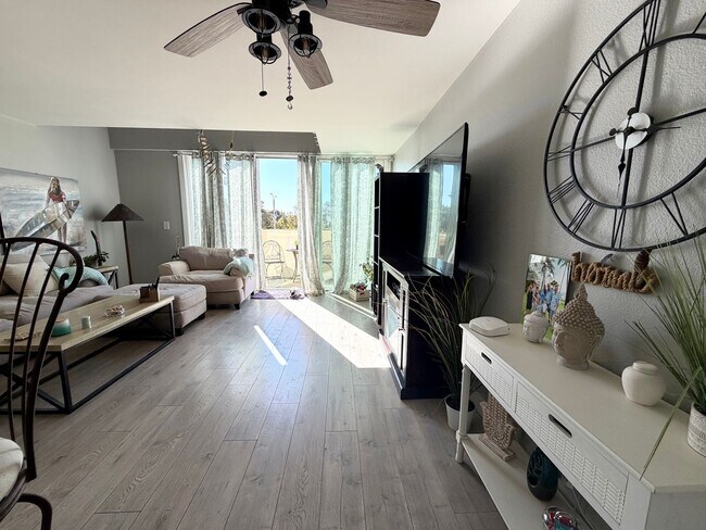 Building Photo - Furnished Malibu Condo Just Minutes from Pepperdine