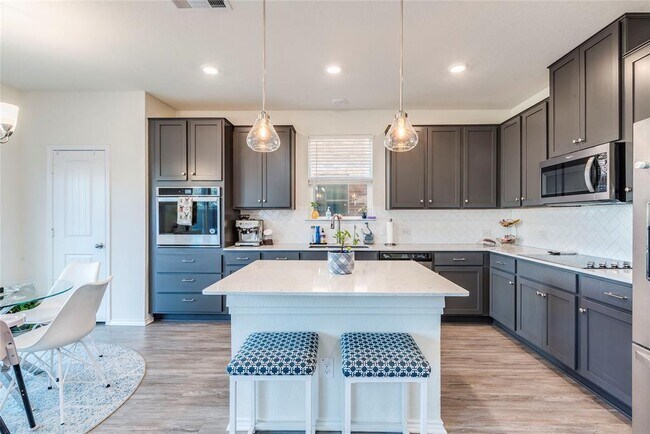 Building Photo - 17404 Crazy Arm Rd