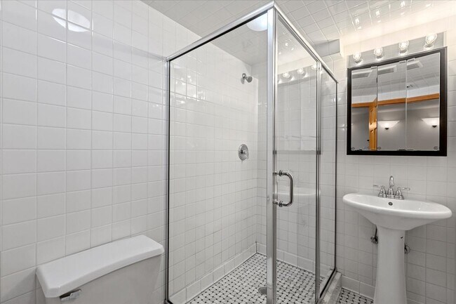 Building Photo - 3546 N Bosworth Ave