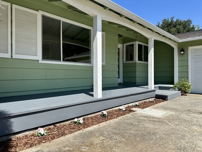 Building Photo - 1633 Honfleur Dr