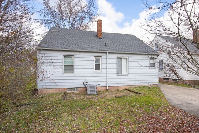 Building Photo - 3 Bed/1 Bath Single Family Home!