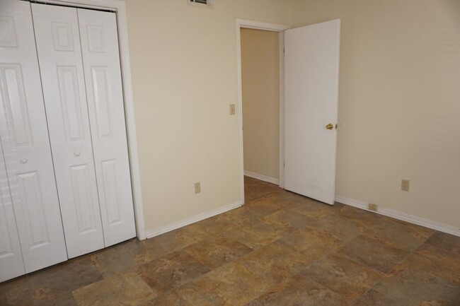 Building Photo - 3/2 townhome in Melissa Estates