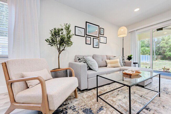 Building Photo - 8 Bay Acres Ave