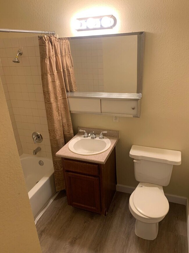 Building Photo - 1 Bedroom 1 Bath In Central Las Vegas