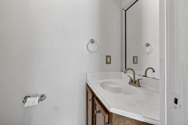 Building Photo - 18307 Forest Elms Dr