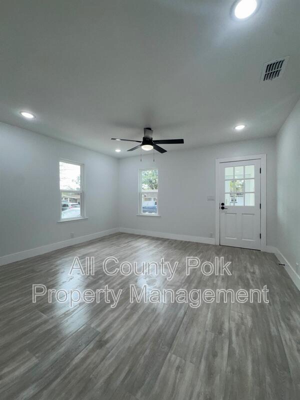 Building Photo - 1441 Dann St