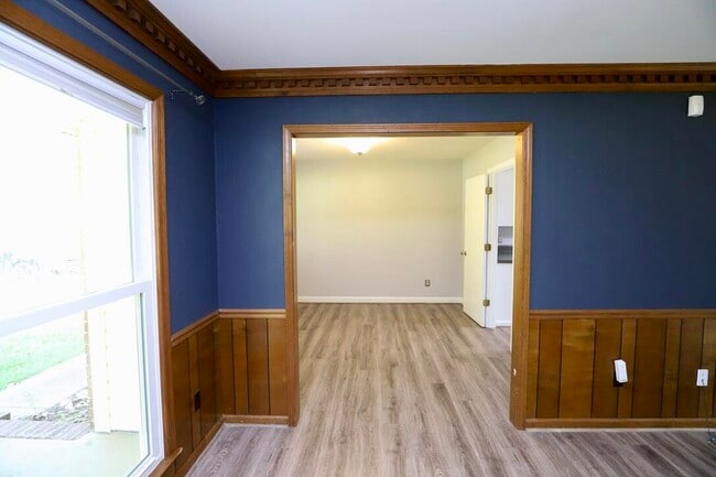 Building Photo - 579 Sierra St