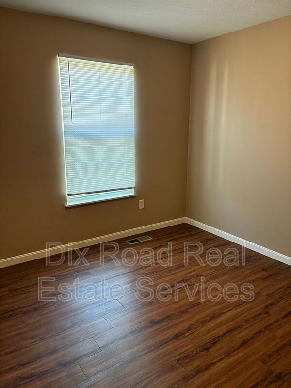 Building Photo - 461 Draft Ct