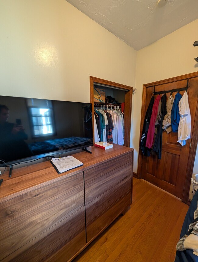 Building Photo - 219 Park Dr