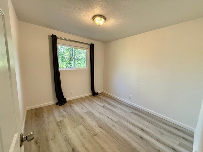 Building Photo - 1725 Albion Pl