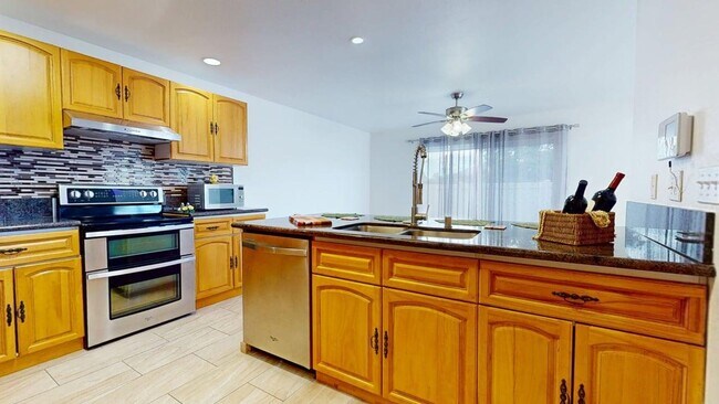 Building Photo - 4 Bedroom 2.5 Bath, 2 Car garage, Solar pa...