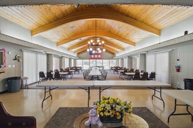 Building Photo - Highly Desirable Double Wide 55+ Home in Rancho Escondido!