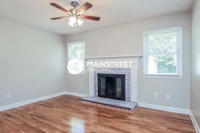 Building Photo - 3 Bedroom Pet-Friendly Home in Greensboro, NC with Main Street Renewal