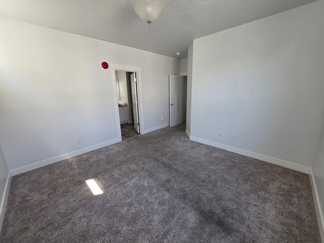 Building Photo - 415 N 360 W