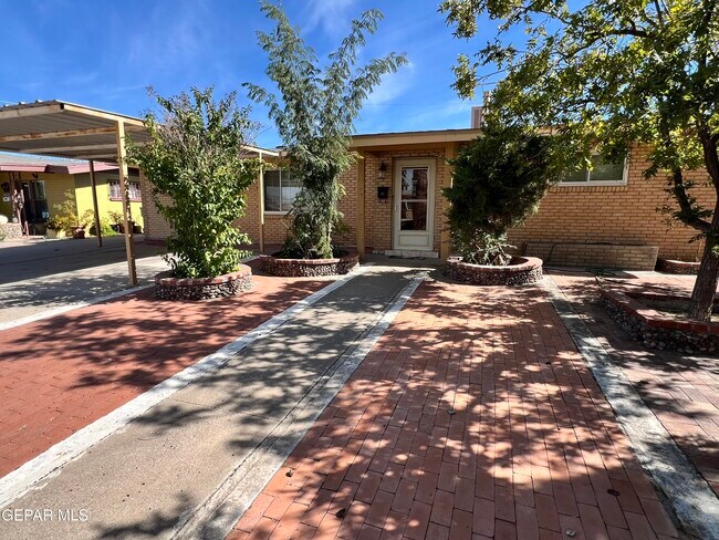 Primary Photo - 1516 Oakdale St