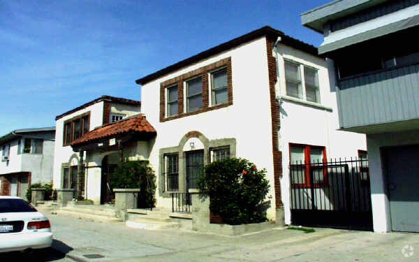 Building Photo - 1045 E 4th Street
