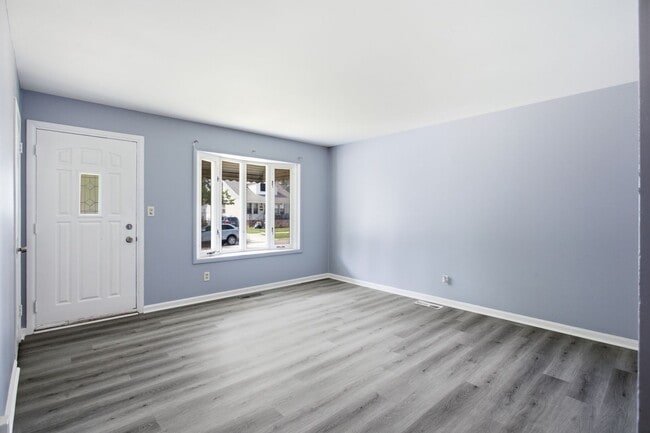 Building Photo - 1663 Wilson Ave