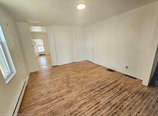 Building Photo - 807 Hazlett Ave