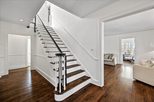 Building Photo - Manor Woods 5 Bedroom 2.5 Bathroom Colonial Home