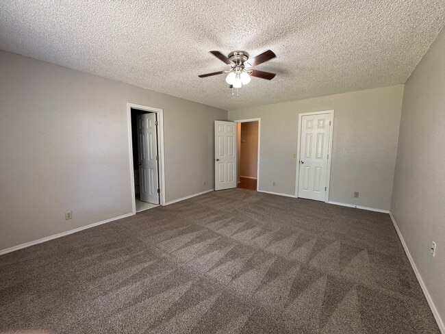 Building Photo - Broken Arrow - 3 bedroom 2 bath!!