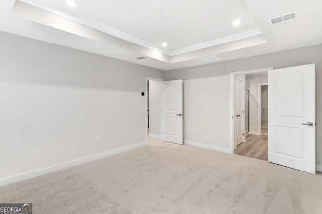 Building Photo - 555 Thatch Ter