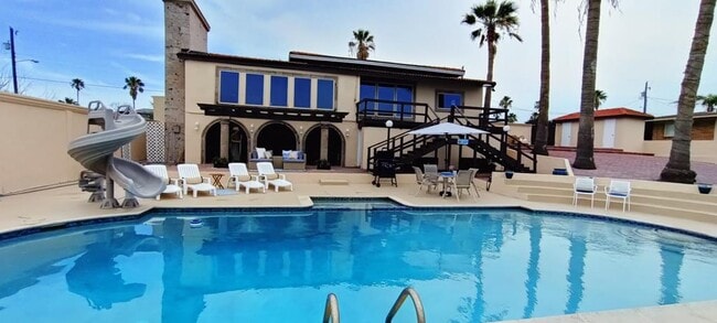 Building Photo - 602 N Shore Dr E