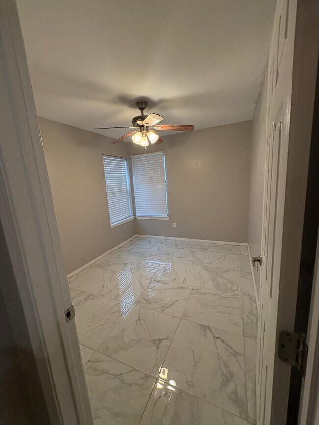 Building Photo - 1217 SW 18th St