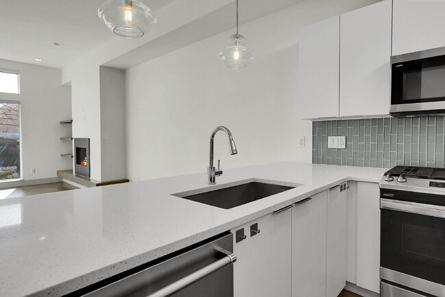 Building Photo - $3,100.00 - 2 Bedrooms, 2.2 Bathrooms, Townhouse in Denver with Roof Deck!