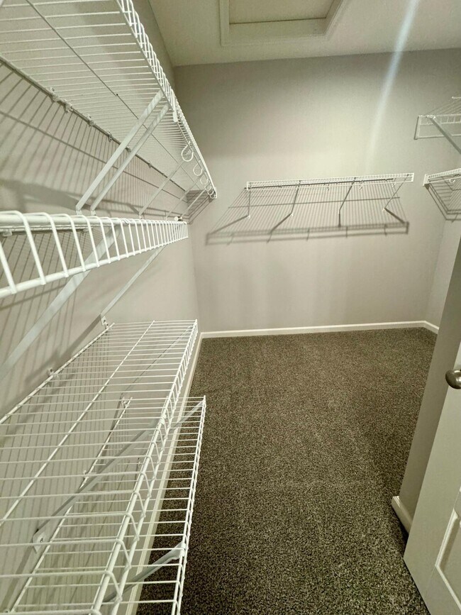 Building Photo - 636 Morven Park Dr